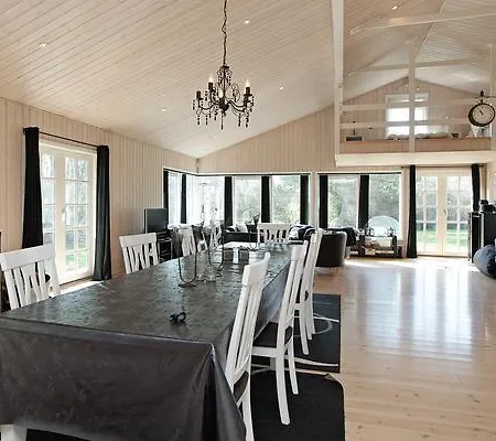 Holiday home Stunning In With Kitchen Vig